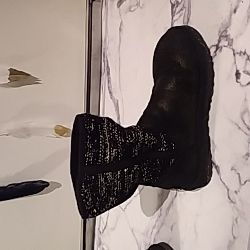 Ugg boots Size 8 Black suede with gold flecks and knit top - Picture 3 of 7